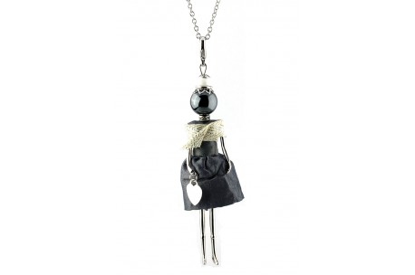 <p><span>Necklace pendant Gisel doll <strong>made in Italy</strong> handmade, the original! </span></p>
<p><span>Enriched with clothes, minutely manufactured and handcrafted, by experienced tailors. </span></p>
<p><span>Finished up with extreme attention to detail, every doll is a unique piece with a necklace, a heart shaped bag and a different fashion look according to its finish.</span></p>