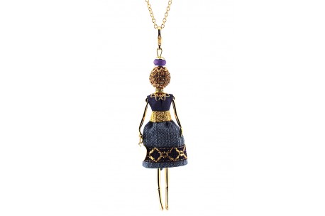 <p><span>Necklace pendant Gisel doll <strong>made in Italy</strong> handmade, the original! </span></p>
<p><span>Enriched with clothes, minutely manufactured and handcrafted, by experienced tailors. </span></p>
<p><span>Finished up with extreme attention to detail, every doll is a unique piece with a necklace, a heart shaped bag and a different fashion look according to its finish.</span></p>