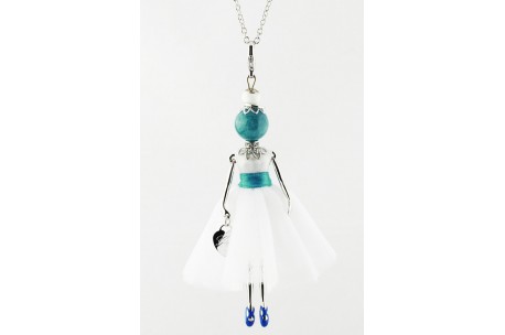 <div>Gisel pop ketting, <b>made in Italy</b>, handgemaakt, de originele!</div>
<div></div>
<div>Verrijkt met met precisie en ambacht gemaakte bijbehorende kleding door naai-experts.</div>
<p></p>
<p>Afgewerkt met oog voor detail. Elke pop is uniek met een ketting, hartvormige tas en een verschillende fashion look naargelang de afwerking.</p>