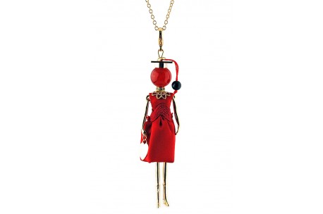 <div>Gisel pop ketting, <b>made in Italy</b>, handgemaakt, de originele!</div>
<div></div>
<div>Verrijkt met met precisie en ambacht gemaakte bijbehorende kleding door naai-experts.</div>
<p></p>
<p>Afgewerkt met oog voor detail. Elke pop is uniek met een ketting, hartvormige tas en een verschillende fashion look naargelang de afwerking.</p>