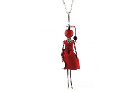 <p><span>Necklace pendant Gisel doll <strong>made in Italy</strong> handmade, the original! </span></p>
<p><span>Enriched with clothes, minutely manufactured and handcrafted, by experienced tailors. </span></p>
<p><span>Finished up with extreme attention to detail, every doll is a unique piece with a necklace, a heart shaped bag and a different fashion look according to its finish.</span></p>