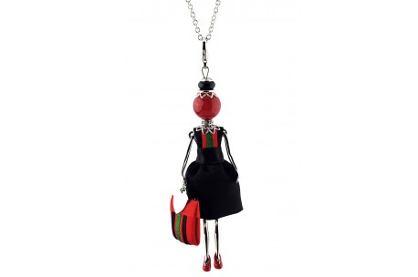 <div>Gisel pop ketting, <b>made in Italy</b>, handgemaakt, de originele!</div>
<div></div>
<div>Verrijkt met met precisie en ambacht gemaakte bijbehorende kleding door naai-experts.</div>
<p></p>
<p>Afgewerkt met oog voor detail. Elke pop is uniek met een ketting, hartvormige tas en een verschillende fashion look naargelang de afwerking.</p>