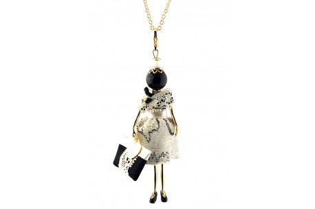 <p><span>Necklace pendant Gisel doll <strong>made in Italy</strong> handmade, the original! </span></p>
<p><span>Enriched with clothes, minutely manufactured and handcrafted, by experienced tailors. </span></p>
<p><span>Finished up with extreme attention to detail, every doll is a unique piece with a necklace, a heart shaped bag and a different fashion look according to its finish.</span></p>