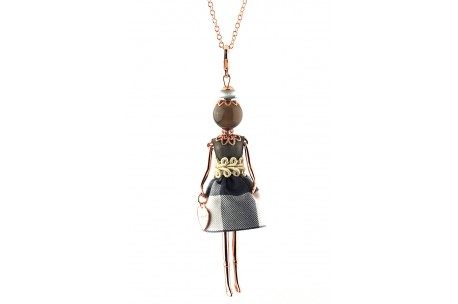 <p><span lang="en-us" xml:lang="en-us">Necklace pendant Gisel doll<span class="apple-converted-space"> </span><strong><span>made in Italy</span></strong><span class="apple-converted-space"> </span>handmade, the original!</span></p>
<p></p>
<p><span lang="en-us" xml:lang="en-us">Enriched with clothes, minutely manufactured and handcrafted, by experienced tailors.</span></p>
<p></p>
<p><span lang="en-us" xml:lang="en-us">Finished up with extreme attention to detail, every doll is a unique piece with a necklace, a heart shaped bag and a different fashion look according to its finish.</span></p>
<p></p>
