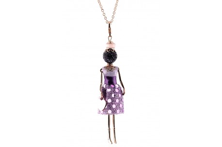 <p><span lang="en-us" xml:lang="en-us">Necklace pendant Gisel doll<span class="apple-converted-space"> </span><strong><span>made in Italy</span></strong><span class="apple-converted-space"> </span>handmade, the original!</span></p>
<p></p>
<p><span lang="en-us" xml:lang="en-us">Enriched with clothes, minutely manufactured and handcrafted, by experienced tailors.</span></p>
<p></p>
<p><span lang="en-us" xml:lang="en-us">Finished up with extreme attention to detail, every doll is a unique piece with a necklace, a heart shaped bag and a different fashion look according to its finish.</span></p>
<p></p>
