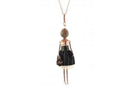 <p><span lang="en-us" xml:lang="en-us">Necklace pendant Gisel doll<span class="apple-converted-space"> </span><strong><span>made in Italy</span></strong><span class="apple-converted-space"> </span>handmade, the original!</span></p>
<p></p>
<p><span lang="en-us" xml:lang="en-us">Enriched with clothes, minutely manufactured and handcrafted, by experienced tailors.</span></p>
<p></p>
<p><span lang="en-us" xml:lang="en-us">Finished up with extreme attention to detail, every doll is a unique piece with a necklace, a heart shaped bag and a different fashion look according to its finish.</span></p>
<p></p>