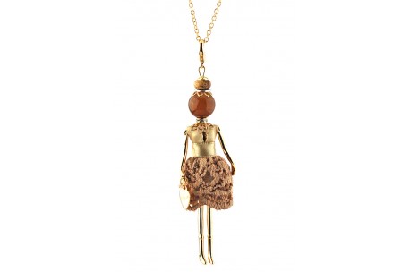 <p><span lang="en-us" xml:lang="en-us">Necklace pendant Gisel doll<span class="apple-converted-space"> </span><strong><span>made in Italy</span></strong><span class="apple-converted-space"> </span>handmade, the original!</span></p>
<p></p>
<p><span lang="en-us" xml:lang="en-us">Enriched with clothes, minutely manufactured and handcrafted, by experienced tailors.</span></p>
<p></p>
<p><span lang="en-us" xml:lang="en-us">Finished up with extreme attention to detail, every doll is a unique piece with a necklace, a heart shaped bag and a different fashion look according to its finish.</span></p>
<p></p>