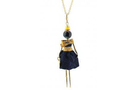 <p><span>Necklace pendant Gisel doll <strong>made in Italy</strong> handmade, the original! </span></p>
<p><span>Enriched with clothes, minutely manufactured and handcrafted, by experienced tailors. </span></p>
<p><span>Finished up with extreme attention to detail, every doll is a unique piece with a necklace, a heart shaped bag and a different fashion look according to its finish.</span></p>