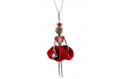 <div>Gisel pop ketting, <b>made in Italy</b>, handgemaakt, de originele!</div>
<div></div>
<div>Verrijkt met met precisie en ambacht gemaakte bijbehorende kleding door naai-experts.</div>
<p></p>
<p>Afgewerkt met oog voor detail. Elke pop is uniek met een ketting, hartvormige tas en een verschillende fashion look naargelang de afwerking.</p>